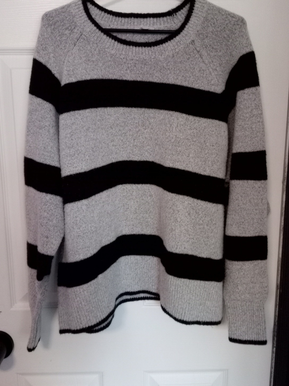 Reitmans Black and Gray Wide-Stripe Crewneck Sweater